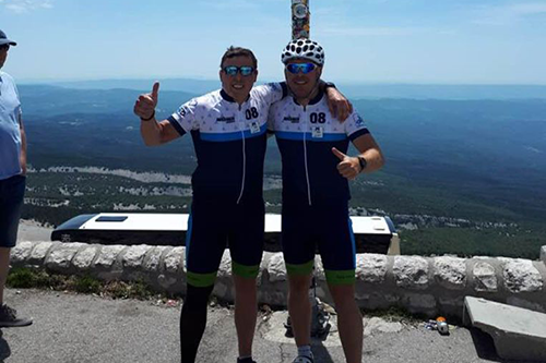 Brandwondenpatiënt Davy rijdt Mont Ventoux op: "Ouders stonden op top te wachten"